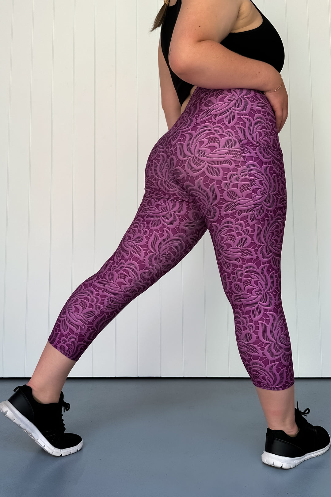 Lacy Plum - Casual - Capri Leggings - Pockets