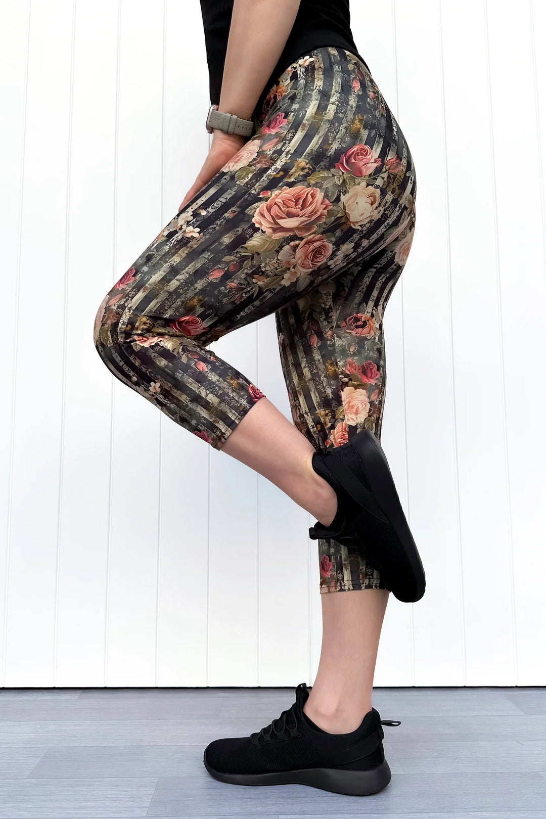 Heritage Rose - Casual - Capri Leggings