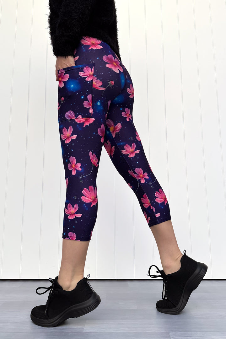 Cosmos Flower - Casual - Capri Leggings - Pockets