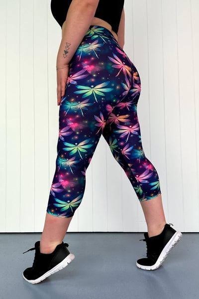 Dragonfly Glow - Casual - Capri Leggings