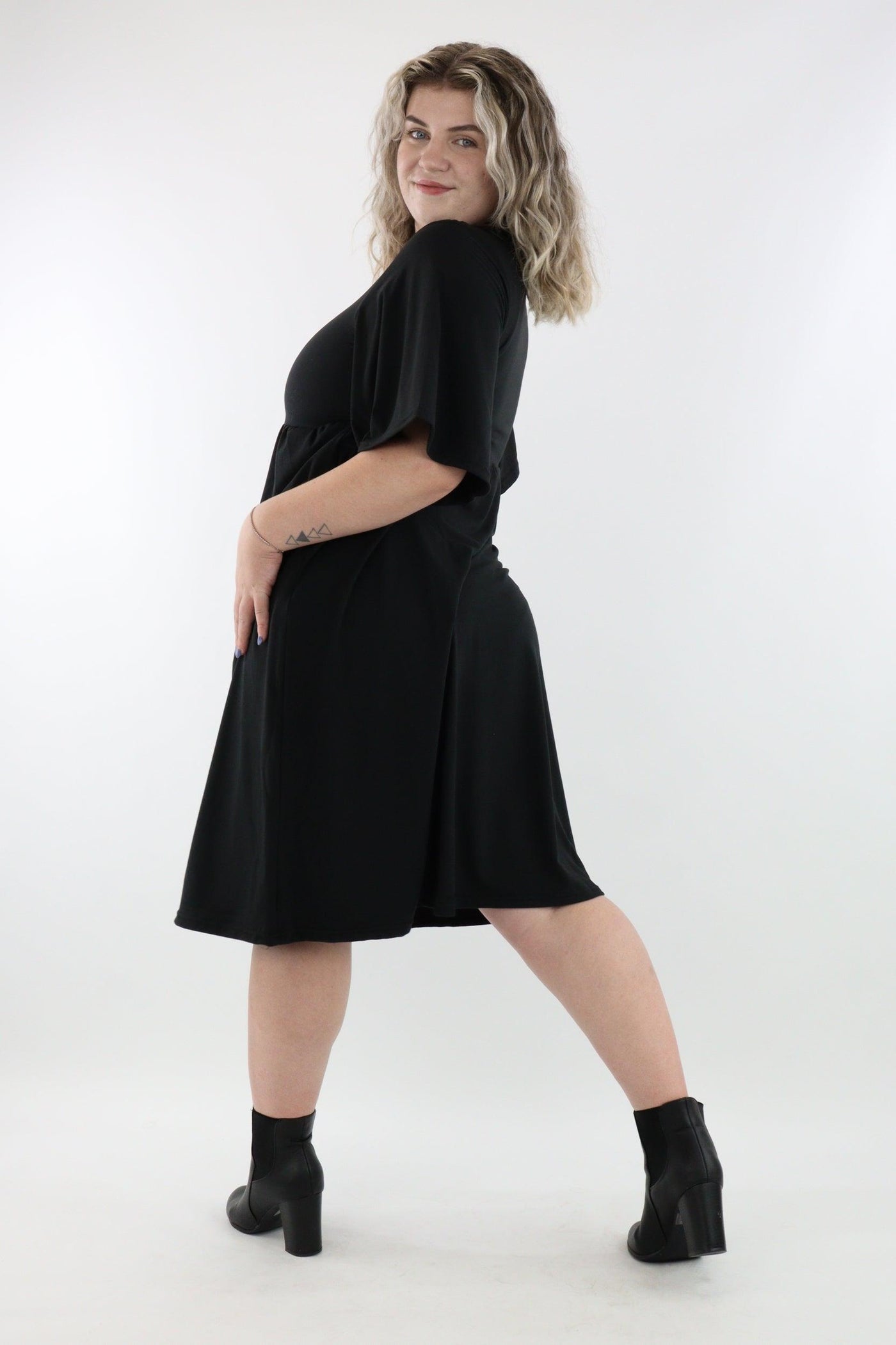 Black - Midi Length Dress - Mid Sleeve - Pockets - Pawlie