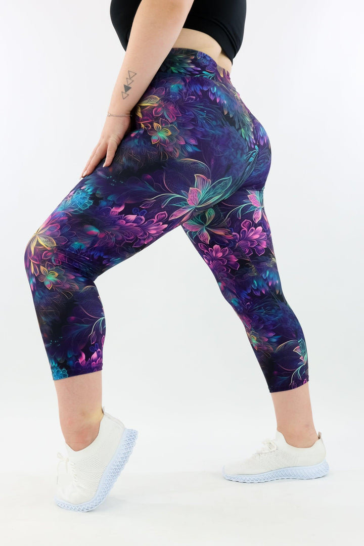 Spectral Garden - Casual - Capri Leggings