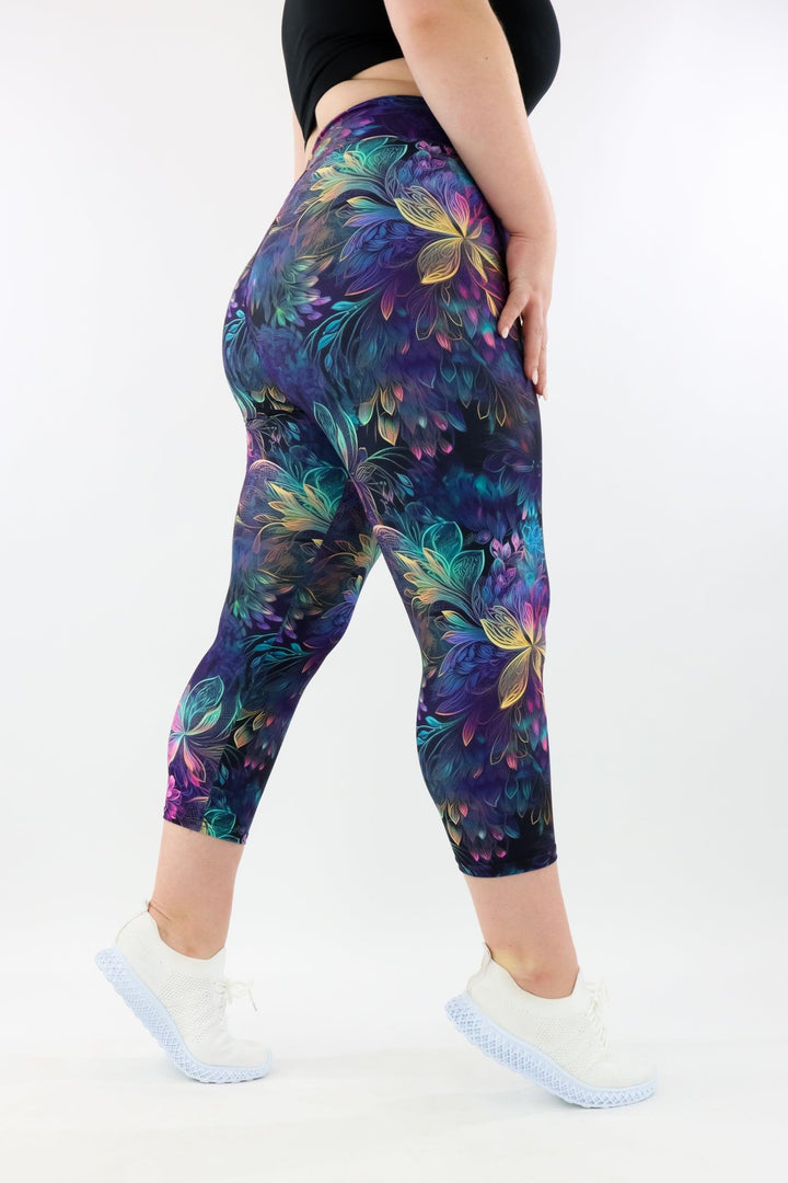 Spectral Garden - Casual - Capri Leggings