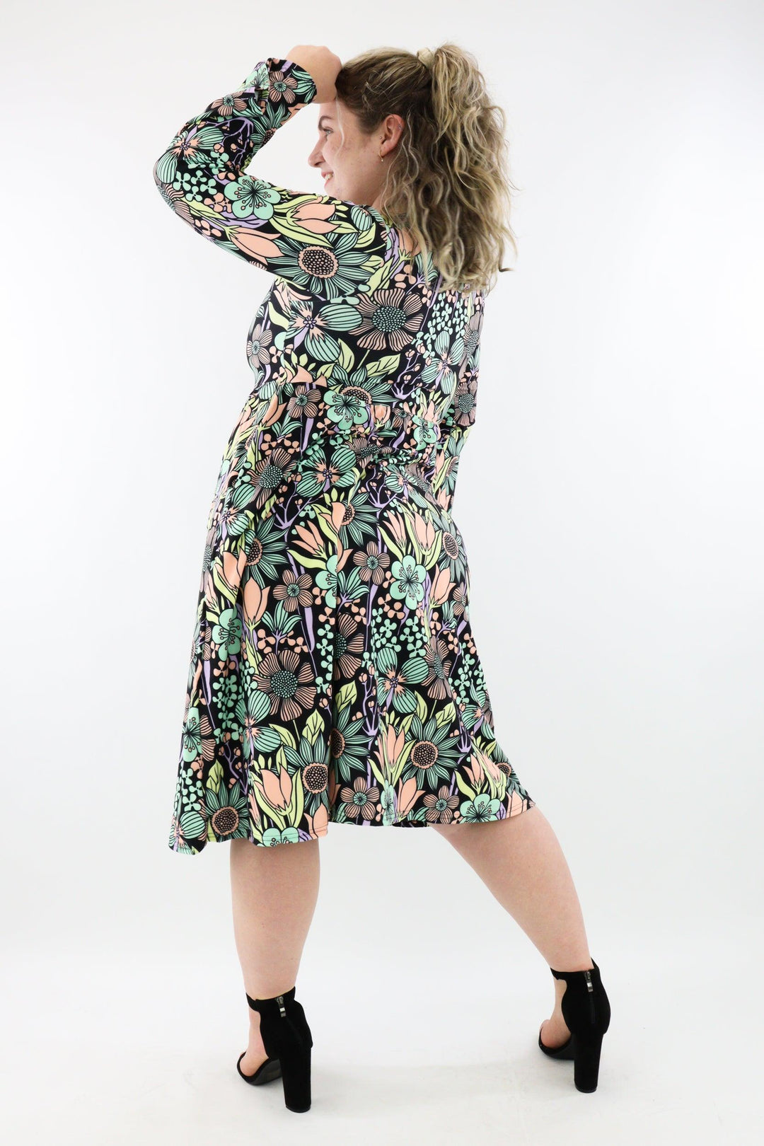 Flower Child - Midi Length Dress - Bell Sleeve - Pockets