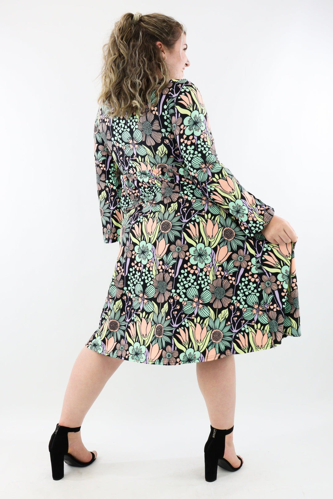 Flower Child - Midi Length Dress - Bell Sleeve - Pockets