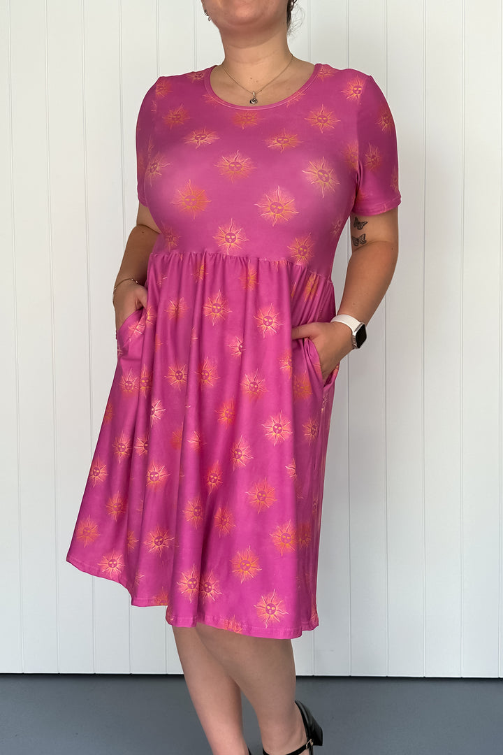 Sun-Kissed Magenta - Knee Length Dress - Short Sleeve - Pockets