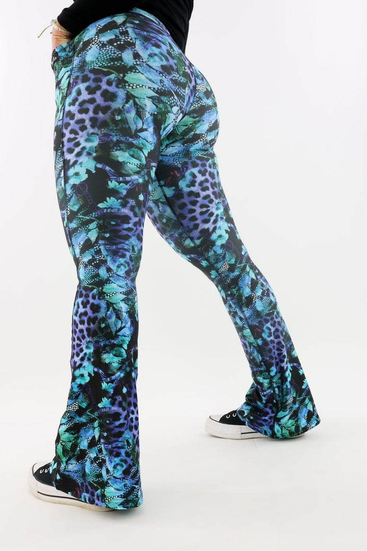 Chimerical - Flarey Leggings - Leg Pockets Hybrid Flares Pawlie   