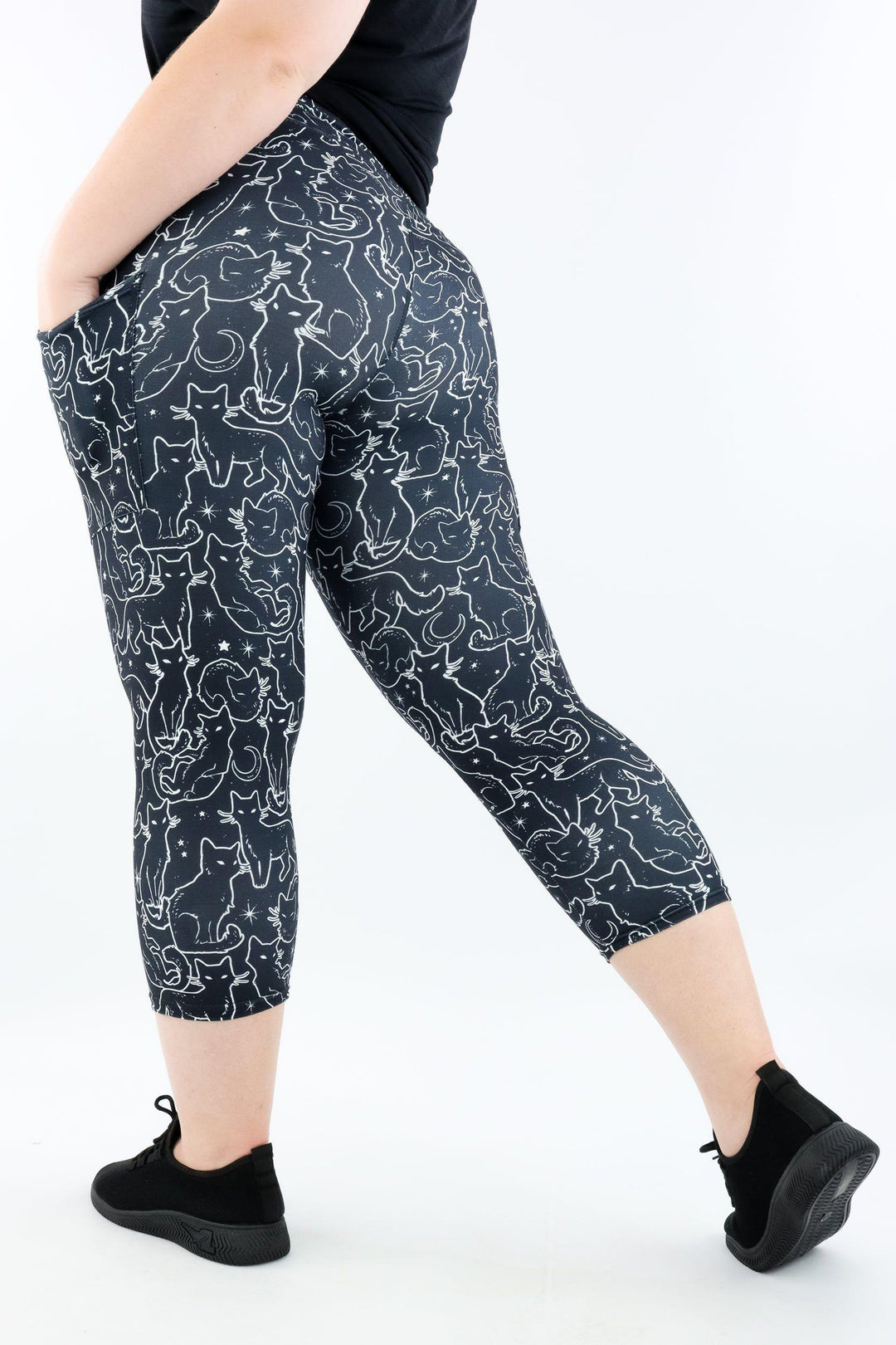 Familiar Cat - Casual - Capri Leggings - Pockets Casual Capri Leggings - Pockets Pawlie   