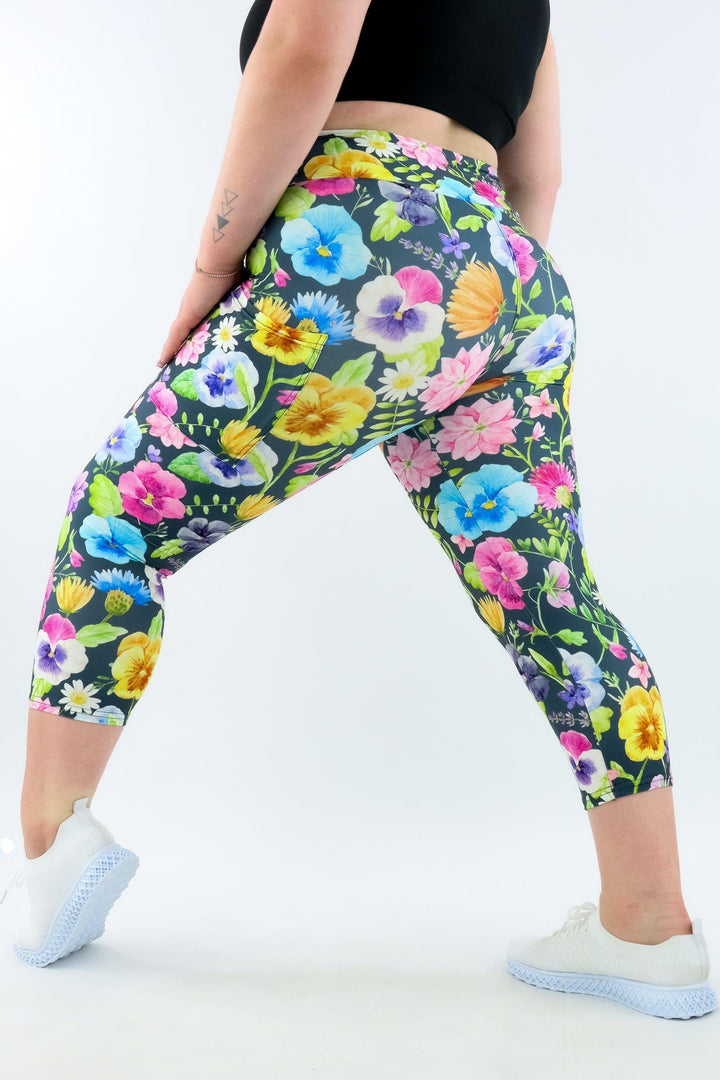 Pretty Pansy - Casual - Capri Leggings - Pockets - Pawlie