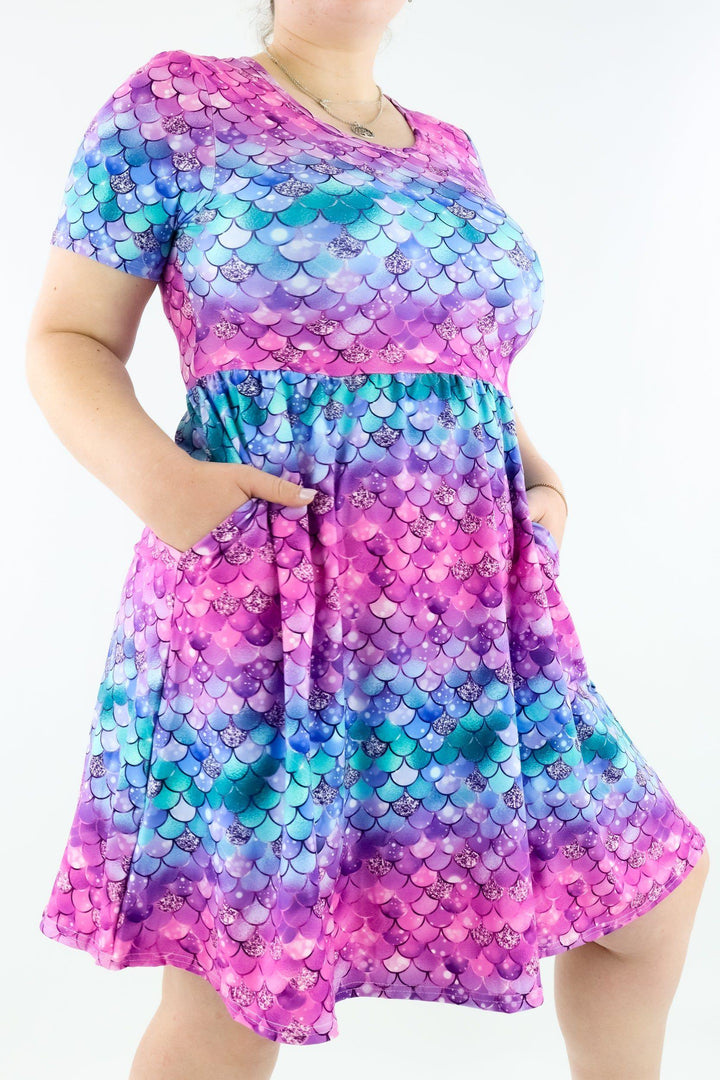 Lush Mermaid - Short Sleeve Skater Dress - Knee Length - Side Pockets - Pawlie