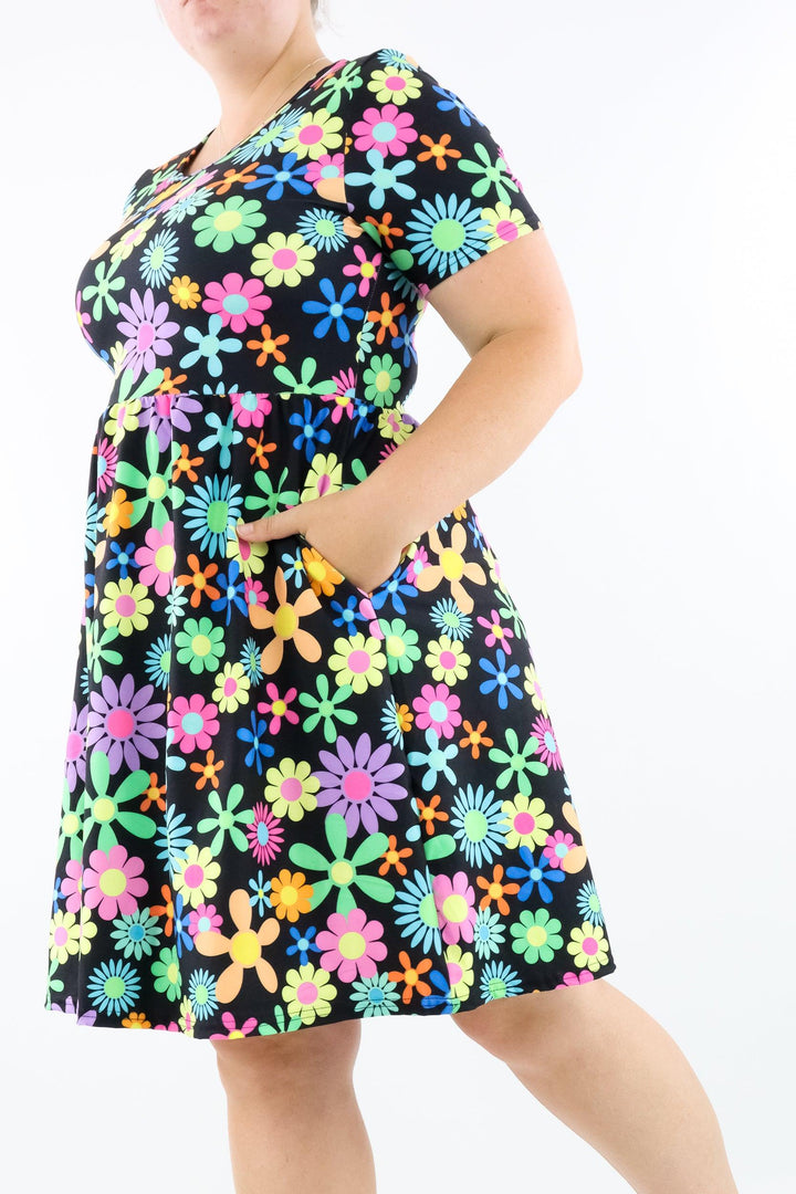 Flower Power - Short Sleeve Skater Dress - Knee Length - Side Pockets - Pawlie