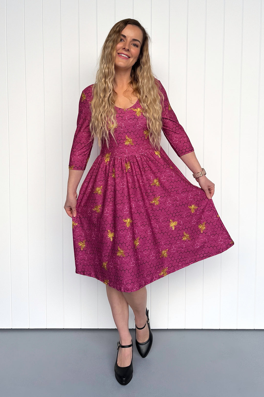 Golden Bee - 3/4 Sleeve - Knee Length Dress - Pockets