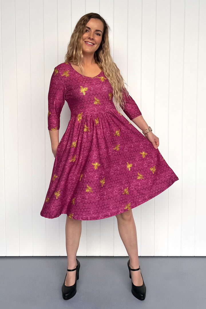 Golden Bee - 3/4 Sleeve - Knee Length Dress - Pockets