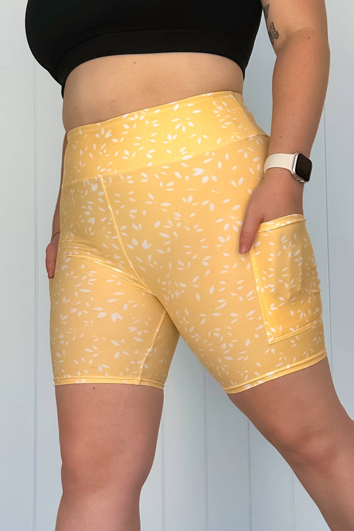 Lemon Petals - Casual - Mid Shorts - Pockets