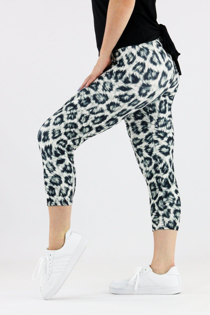 Snow Leopard Fur - Casual Capri Leggings Casual Capri Leggings Pawlie   