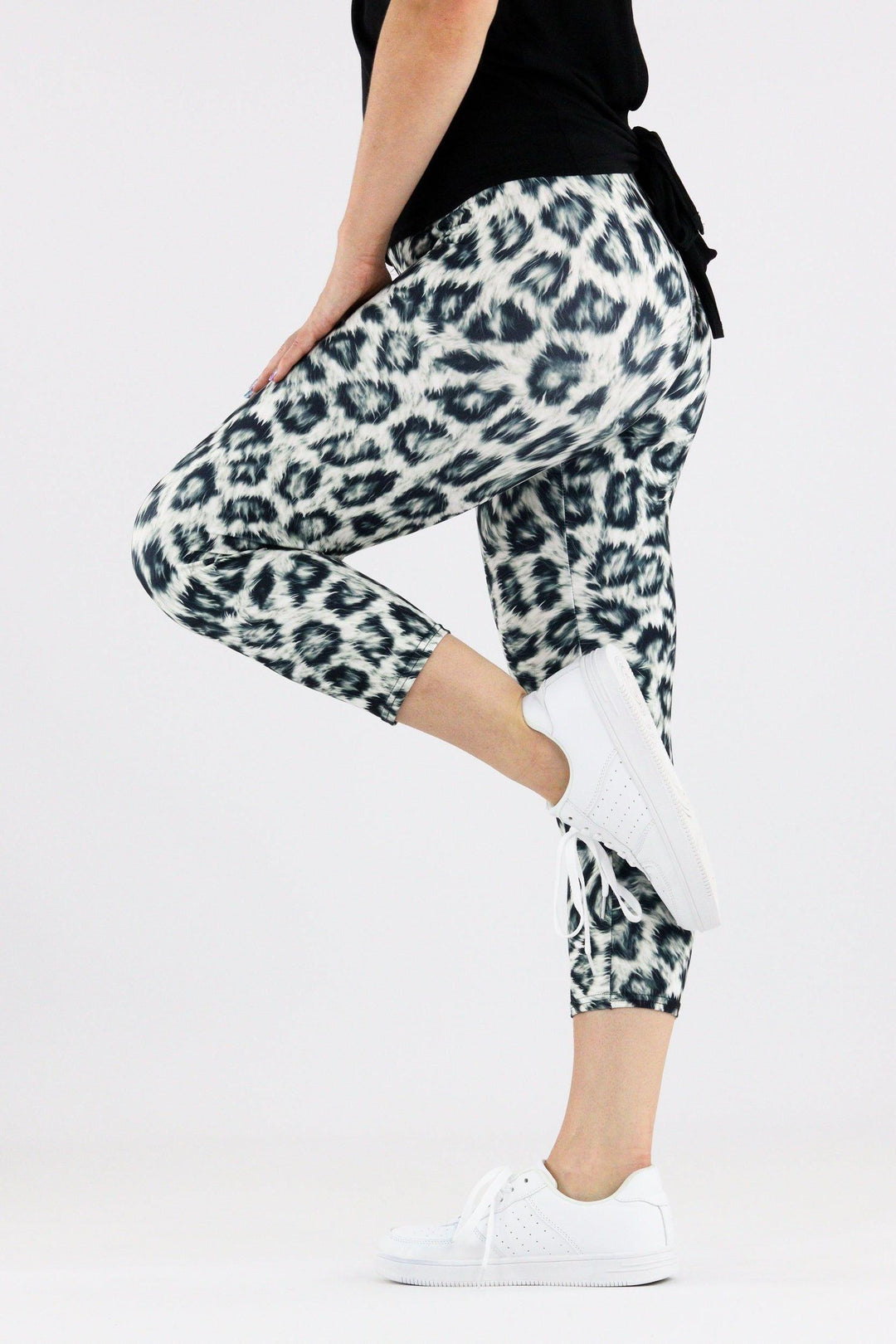 Snow Leopard Fur - Casual Capri Leggings Casual Capri Leggings Pawlie   