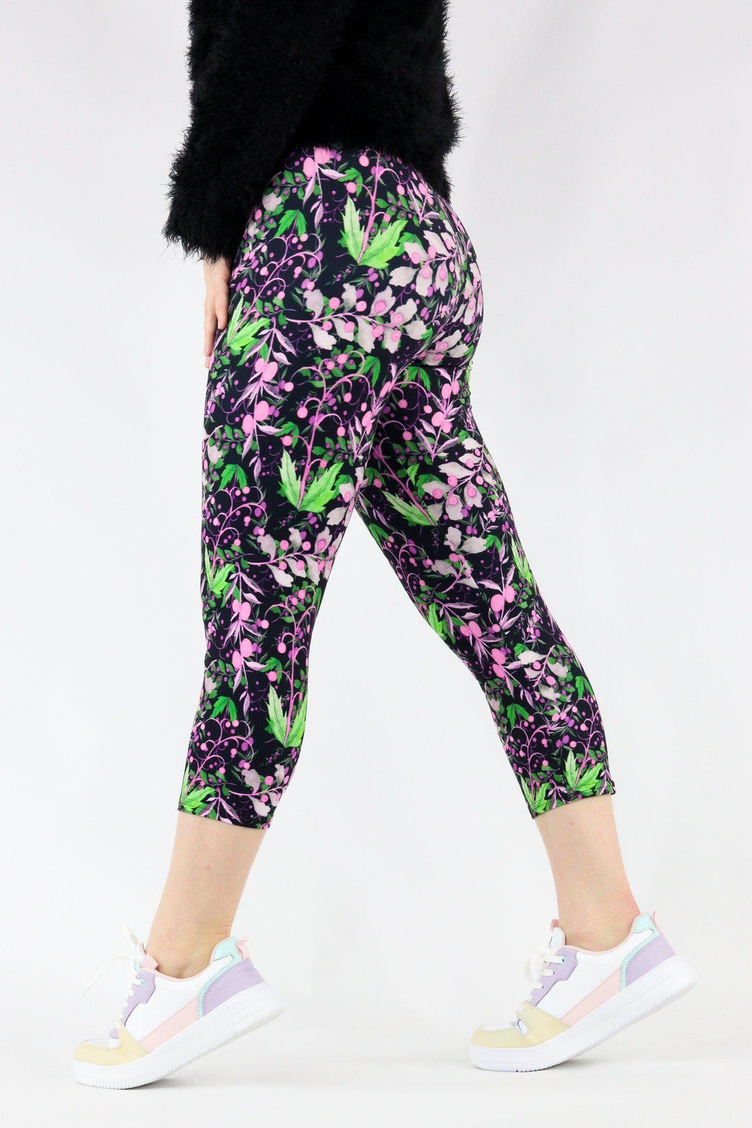 Vintage Berries - Casual Capri Leggings Casual Capri Leggings Pawlie   