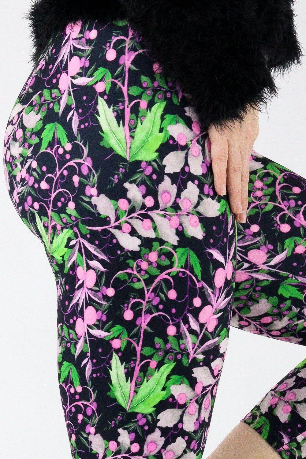 Vintage Berries - Casual Capri Leggings Casual Capri Leggings Pawlie   